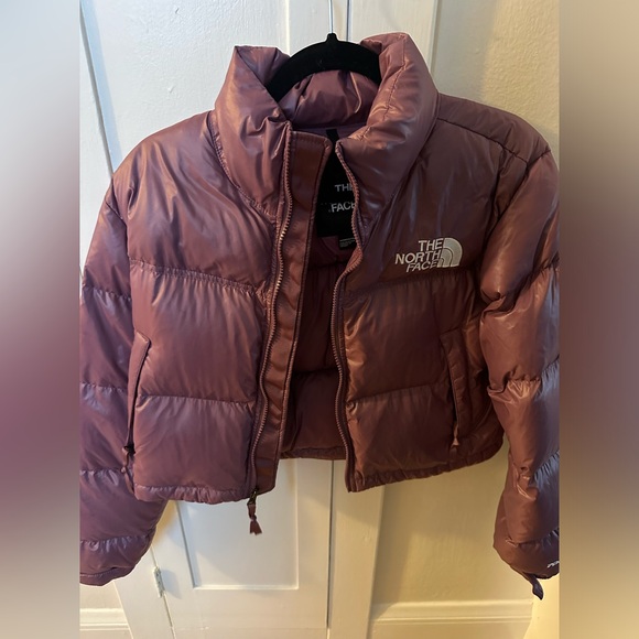 The North Face 1996 Retro Nuptse jacket in purple - short/cropped - Picture 2 of 3